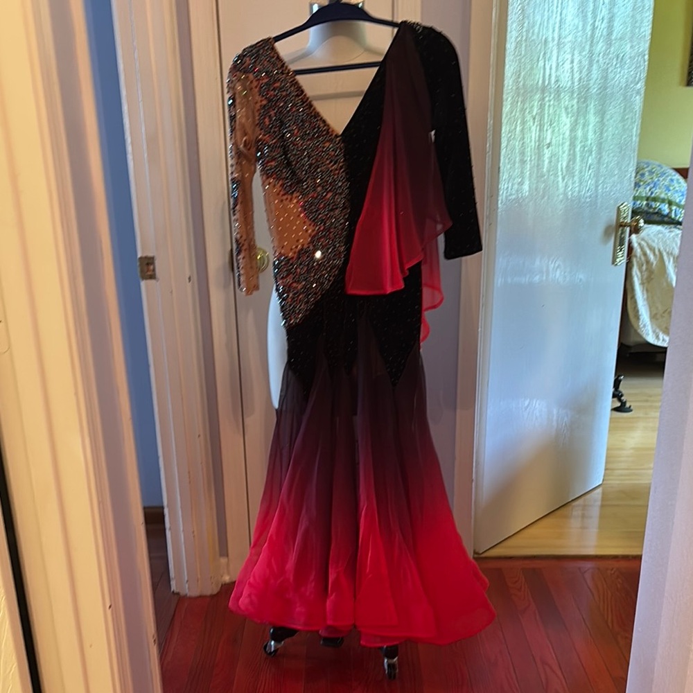 Chic Black and Red Gradient Gown